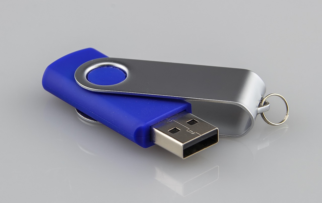 data transfer, connection, data, data store, storage medium, data stick, usb stick, store, mobile, plug in, connect, cop