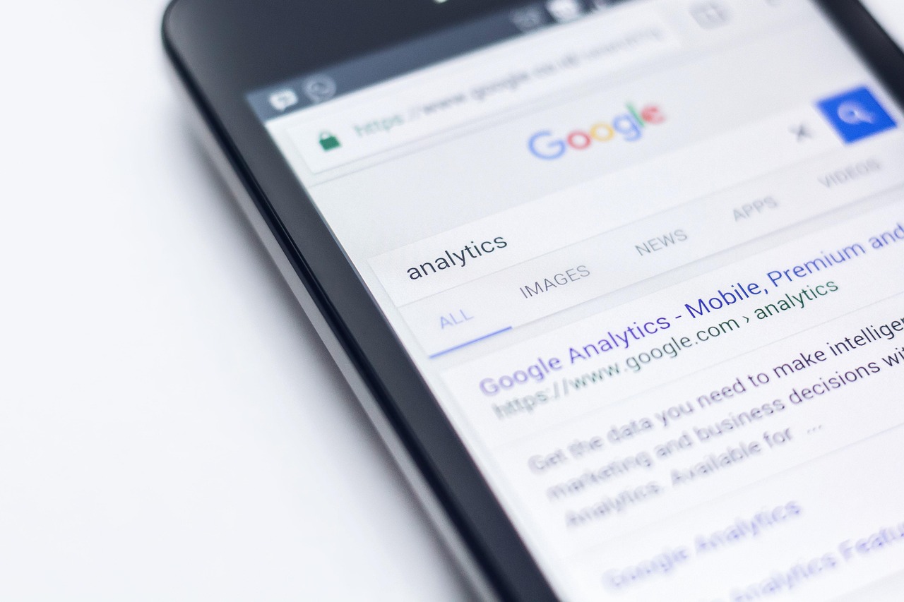 electronics, mobile phone, screen, smartphone, google, search engine, mobile, website, internet, analytics, google, goog