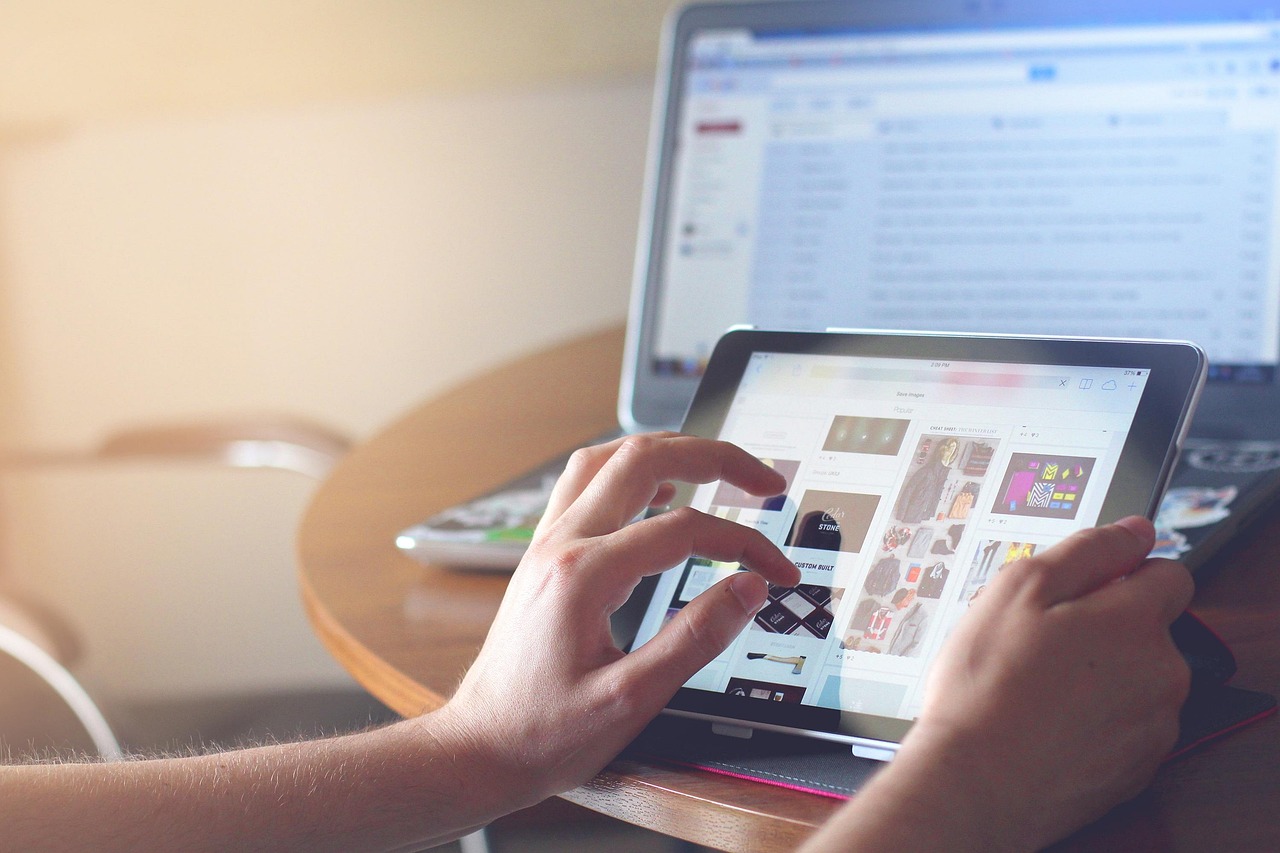 hands, ipad, tablet, technology, digital tablet, touch, computer, screen, communication, wireless, internet, device, dig